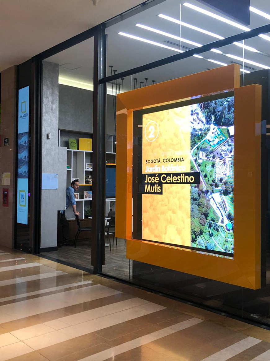 LAMPRO display screen for retail signage